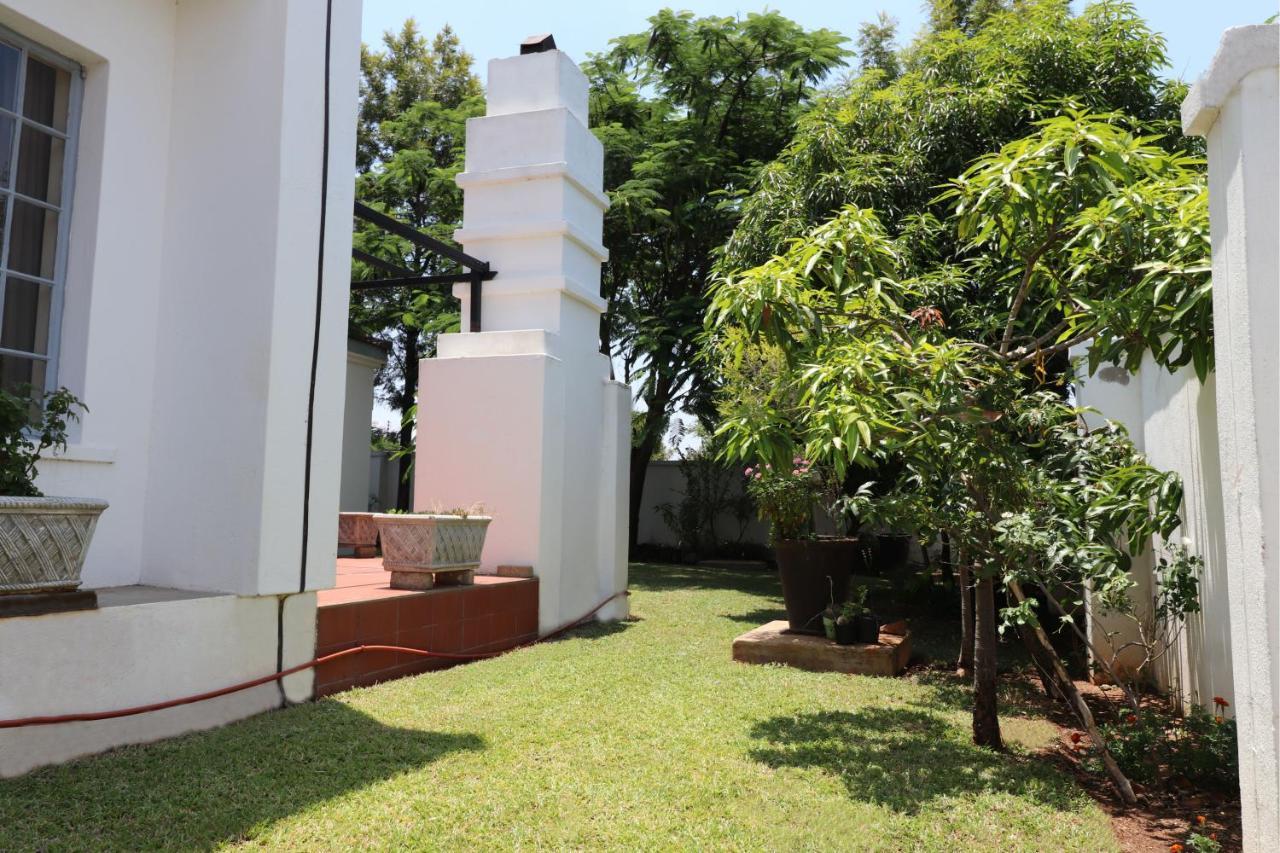 Sentosa Guest House Francistown Bagian luar foto