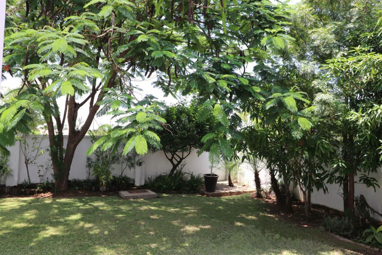 Sentosa Guest House Francistown Bagian luar foto