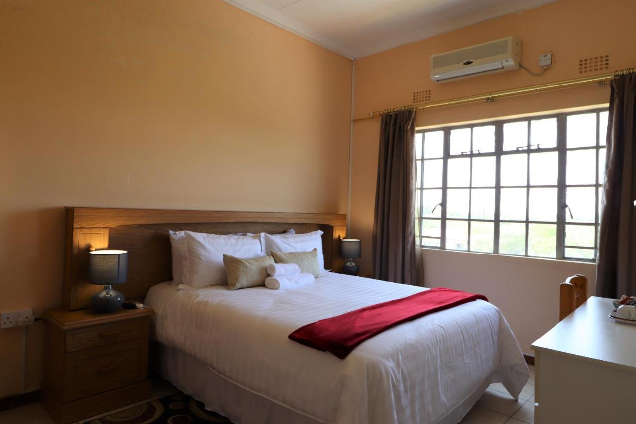 Sentosa Guest House Francistown Bagian luar foto