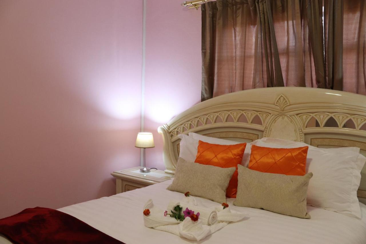 Sentosa Guest House Francistown Bagian luar foto