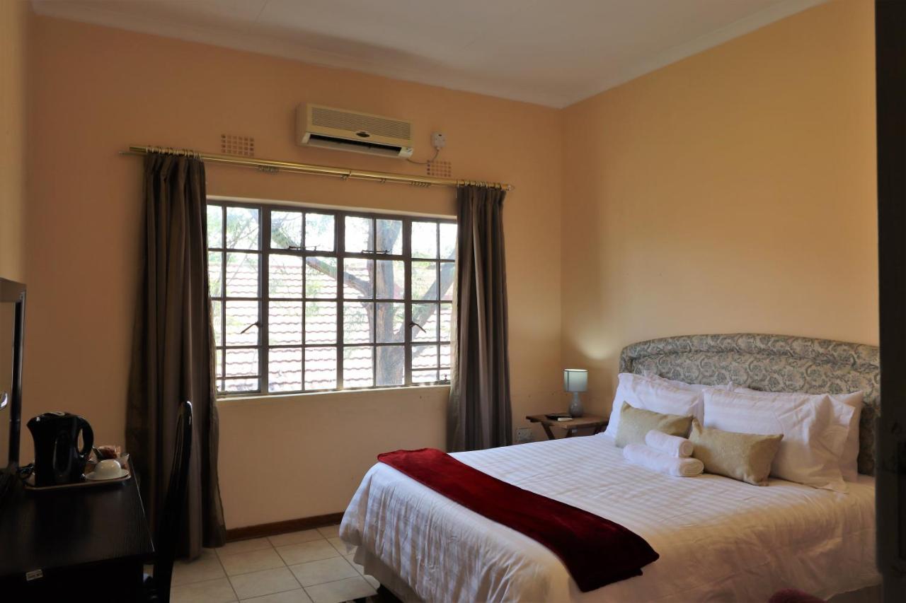Sentosa Guest House Francistown Bagian luar foto
