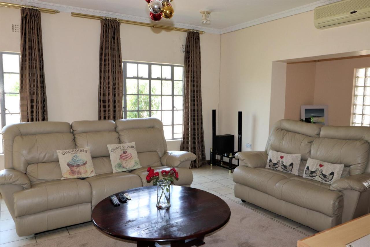 Sentosa Guest House Francistown Bagian luar foto