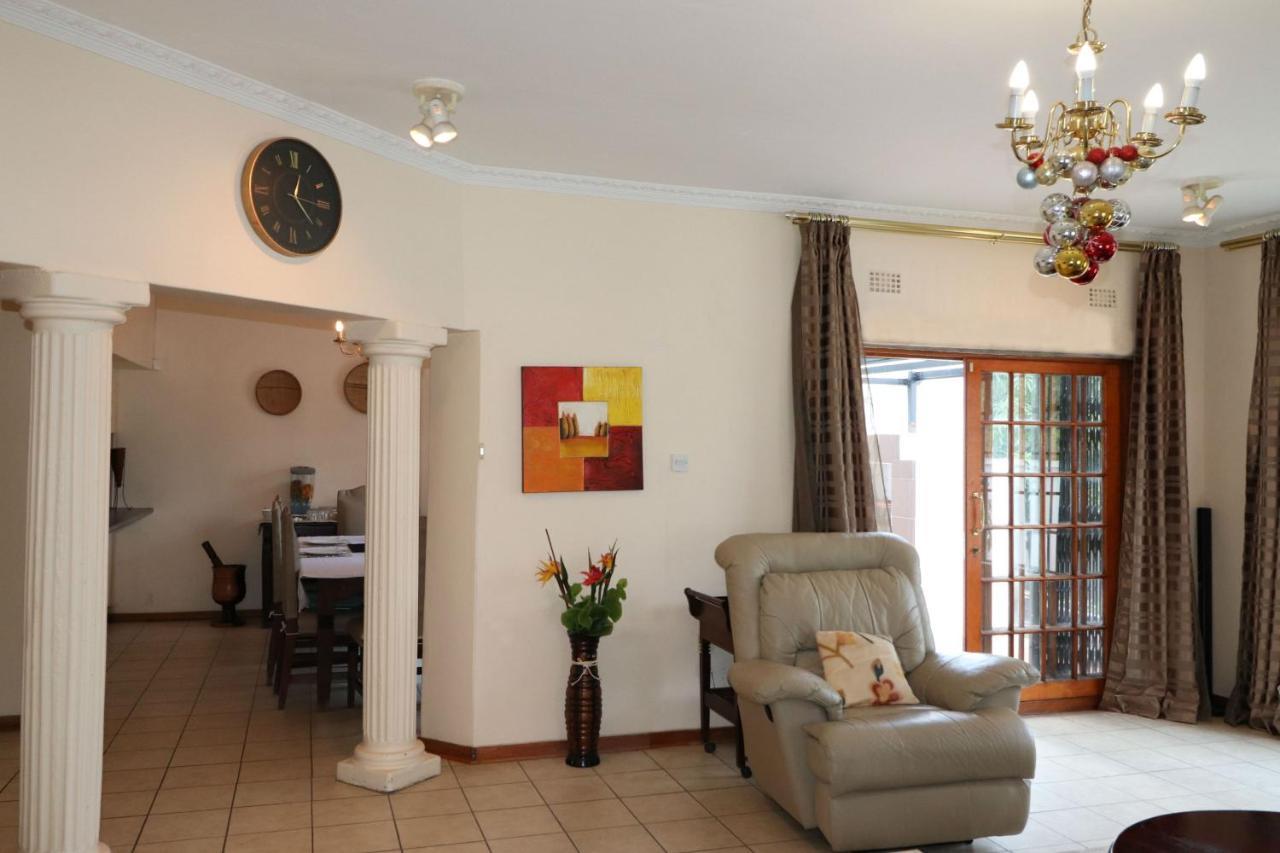 Sentosa Guest House Francistown Bagian luar foto